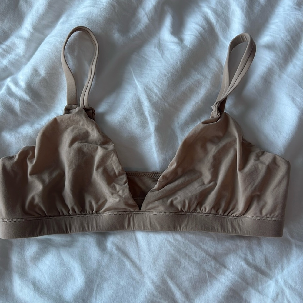 Skims Tan bra
